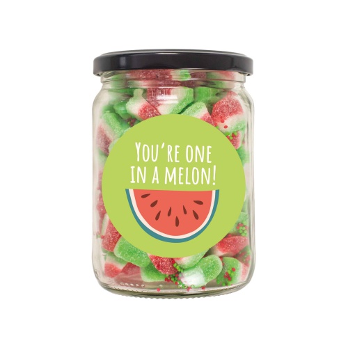 Een vrolijke snoeppot gevuld met lekkere mini meloentjes!
Opdruk: Your one in an melon
Inhoud: 425 gram