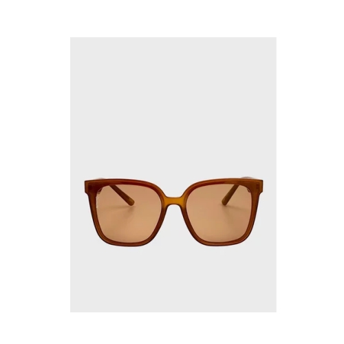 Deze zonnebril is een echte fashion icon, look like a Celeb, feel like a Celeb. Het nieuwe merk Otra is de opvolger van de bekende Quay brillen. 
Goede kwaliteit, stevig monteur. Geleverd met mooie koker.